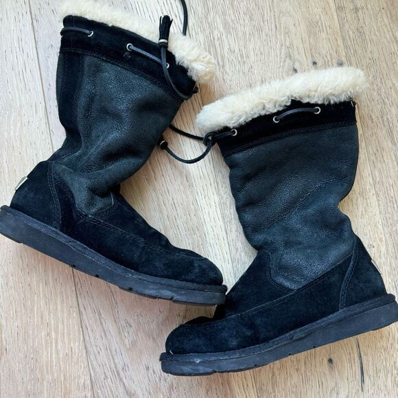 Ugg suburb Tassle size 6 shoes black sheepskin shearling lined winter boots - Picture 4 of 9